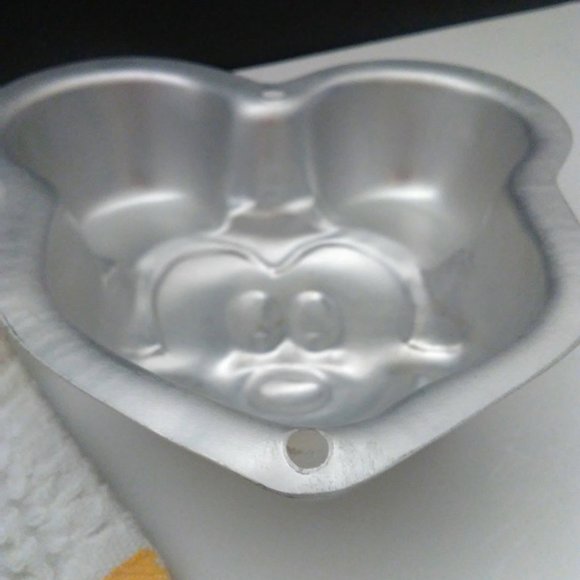 Wilton Mickey Mouse Individual Cake Pan Mini Mold - Picture 3 of 11